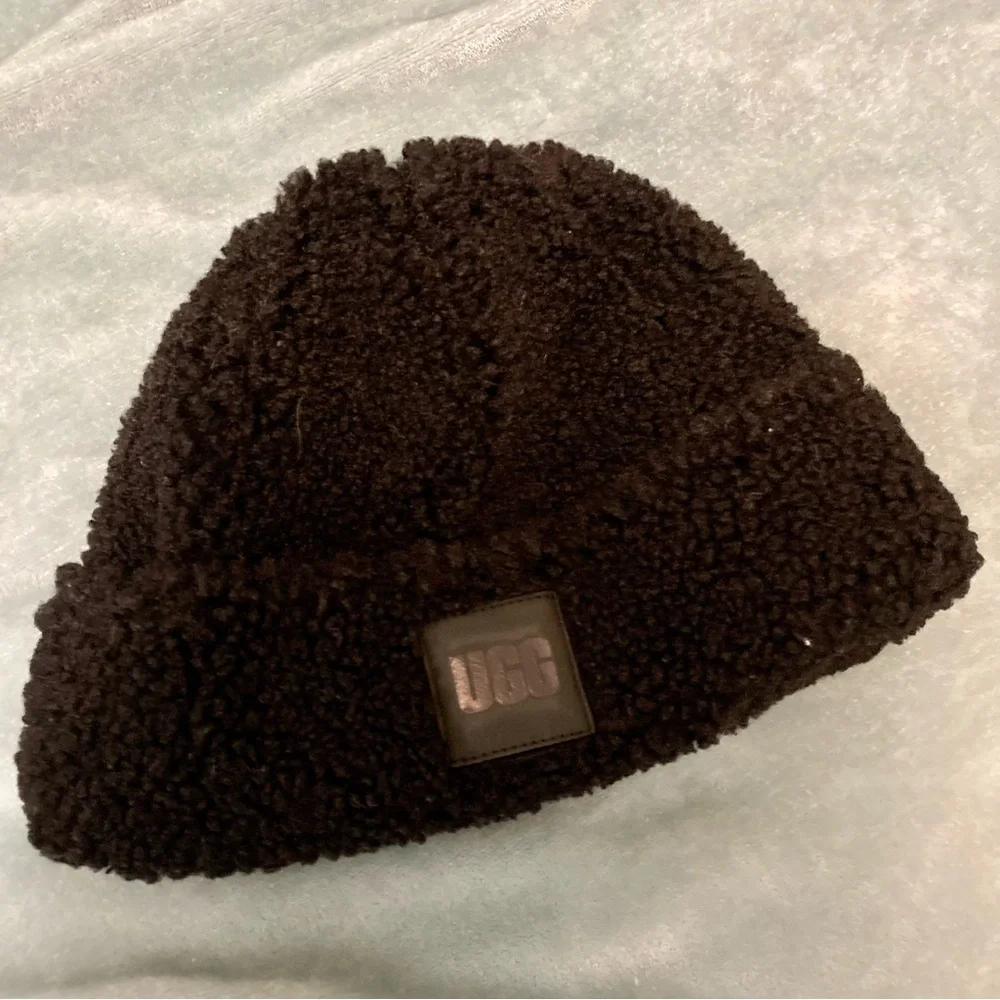 UGG hat - Picture 1 of 2